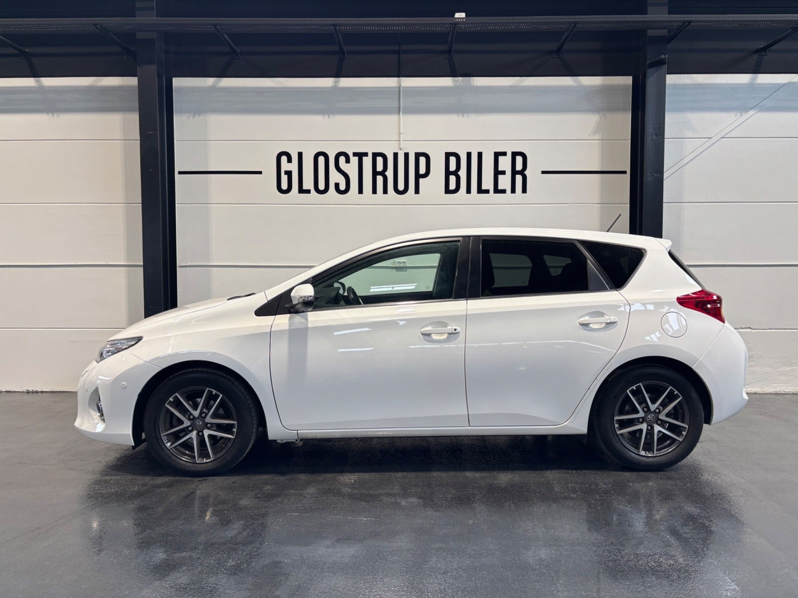 Hvid Toyota Auris fra 2015