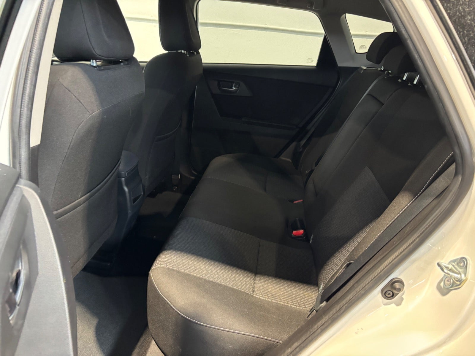 Hvid Toyota Auris fra 2015