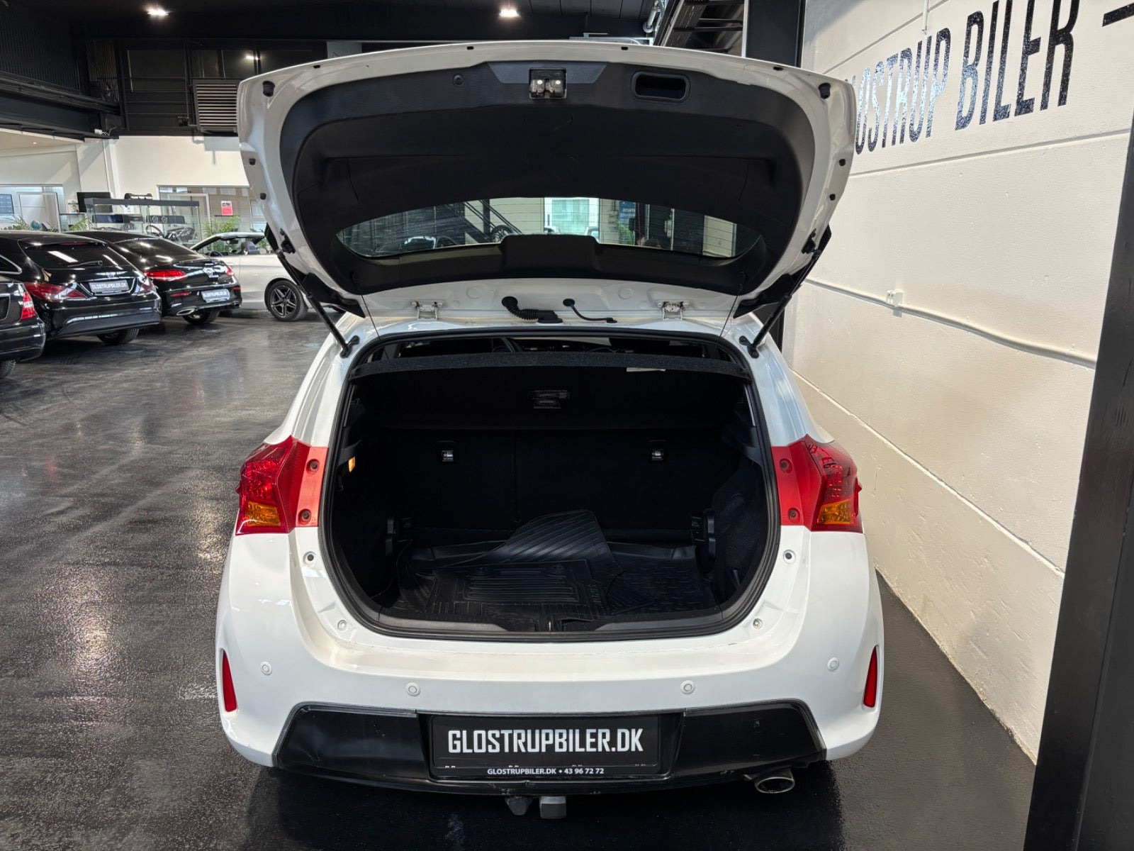 Hvid Toyota Auris fra 2015