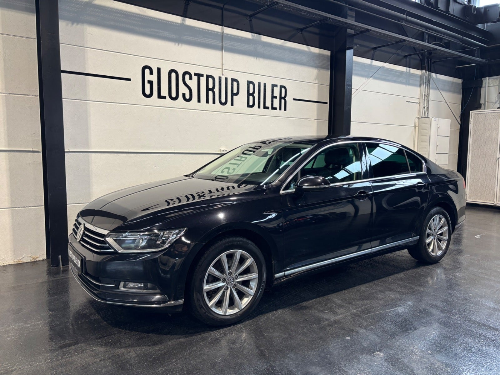 Sort VW Passat fra 2018