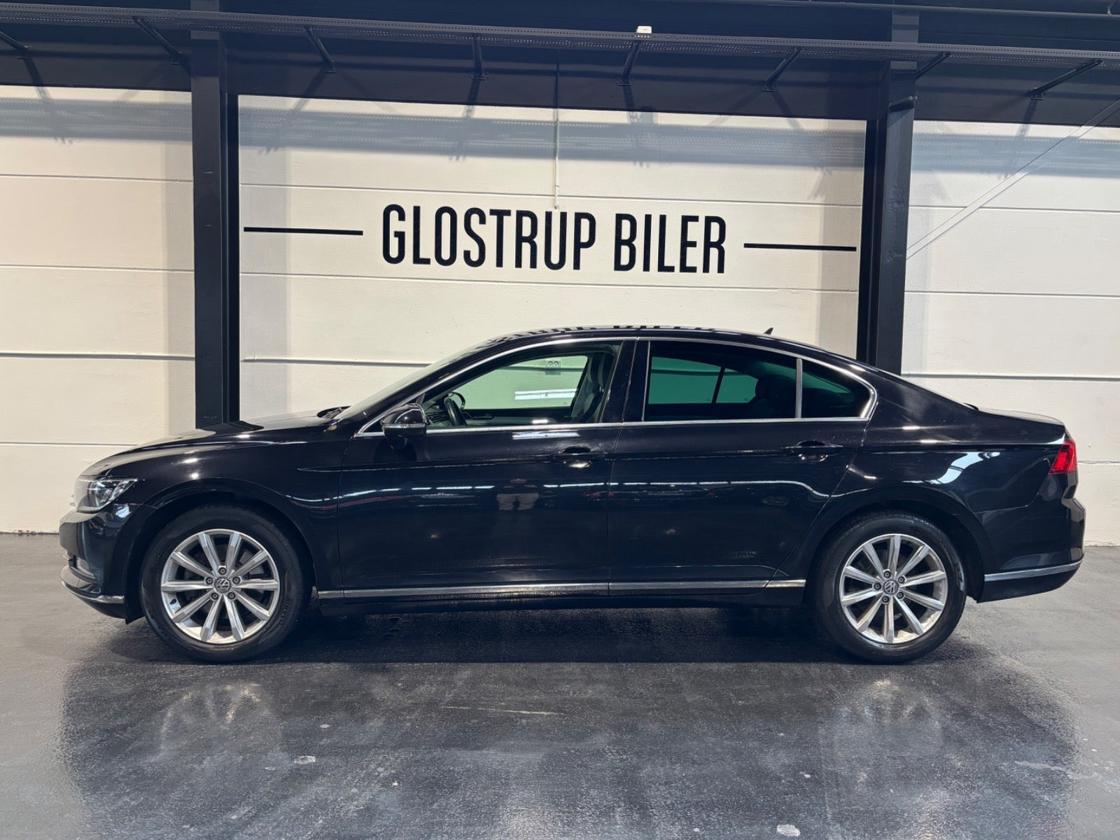 Sort VW Passat fra 2018