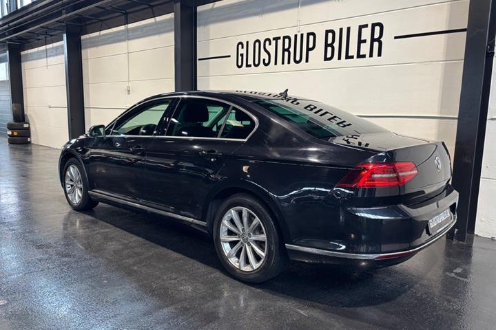 Sort VW Passat fra 2018