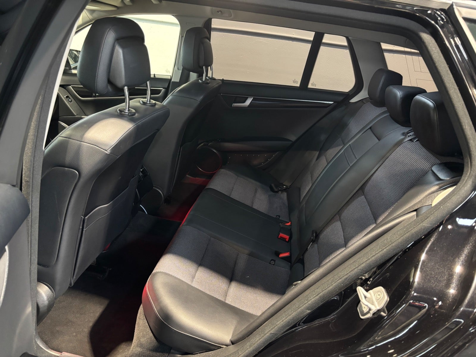 Sort Mercedes C200 fra 2012