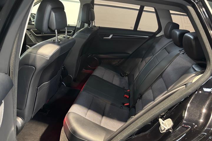 Sort Mercedes C200 fra 2012