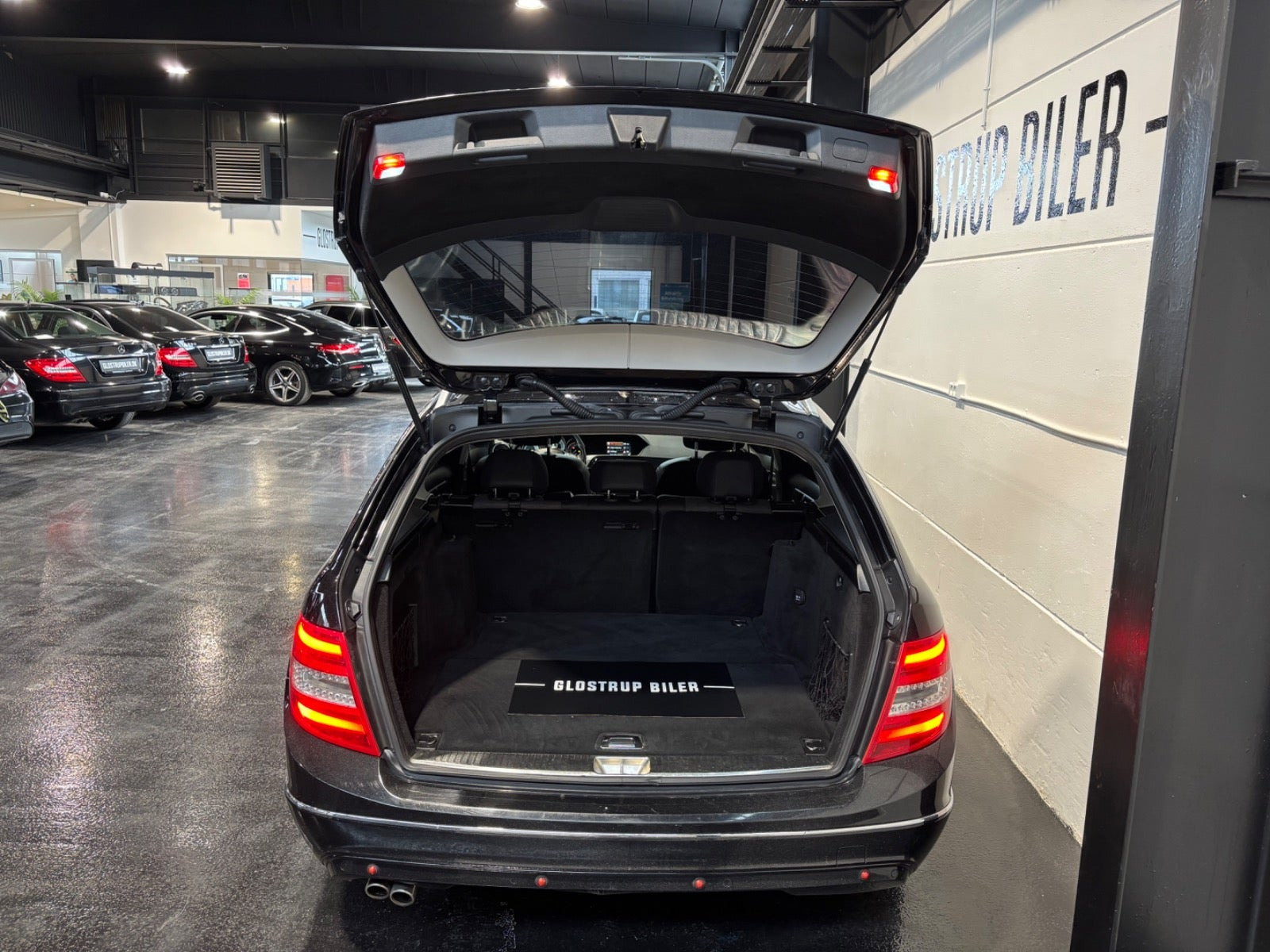 Sort Mercedes C200 fra 2012