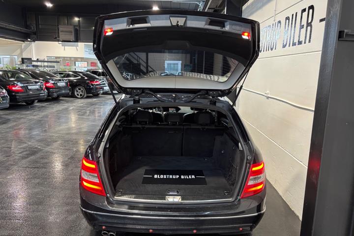 Sort Mercedes C200 fra 2012