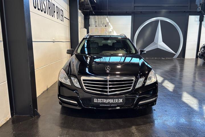 Sort Mercedes E220 fra 2012
