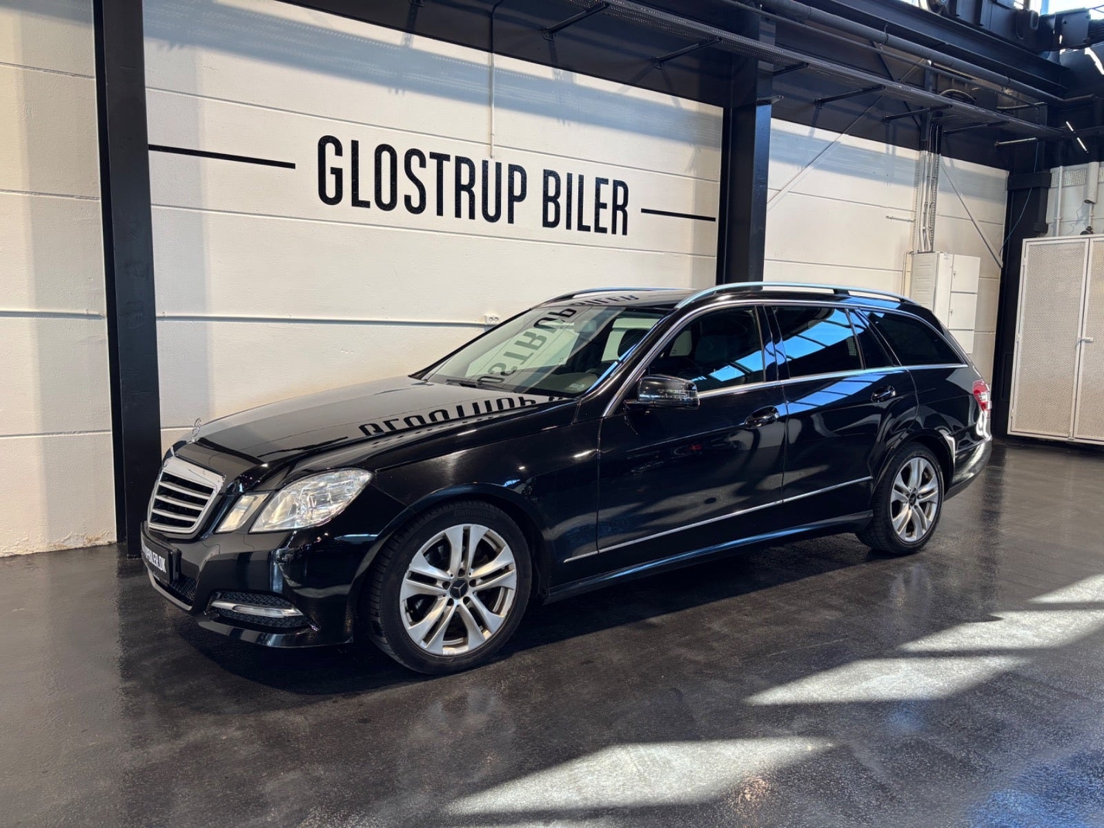 Sort Mercedes E220 fra 2012