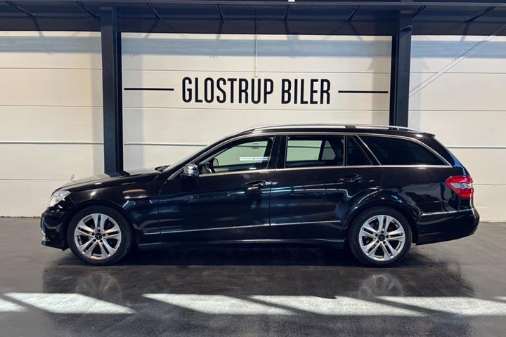 Sort Mercedes E220 fra 2012