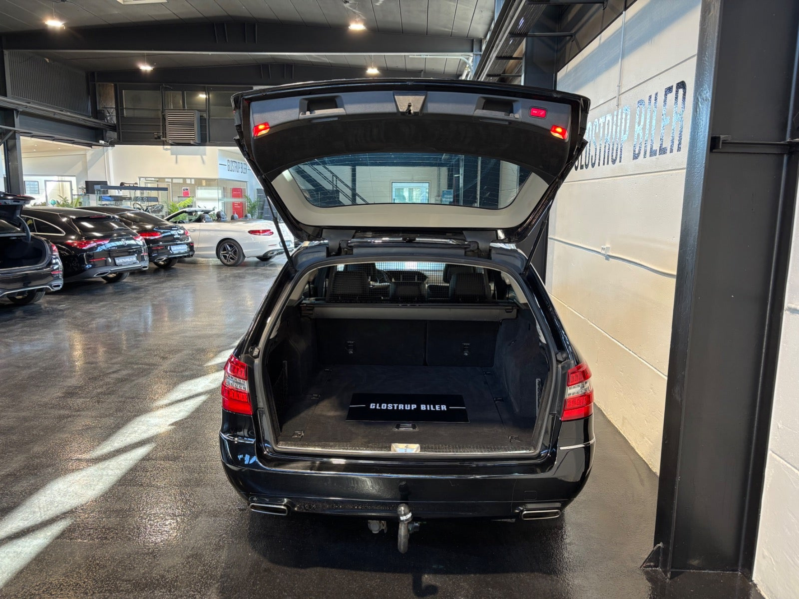 Sort Mercedes E220 fra 2012