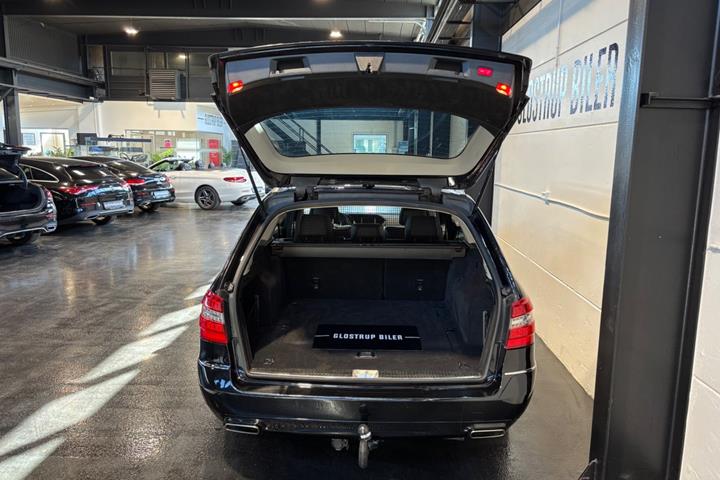 Sort Mercedes E220 fra 2012