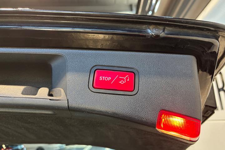 Sort Mercedes E220 fra 2012