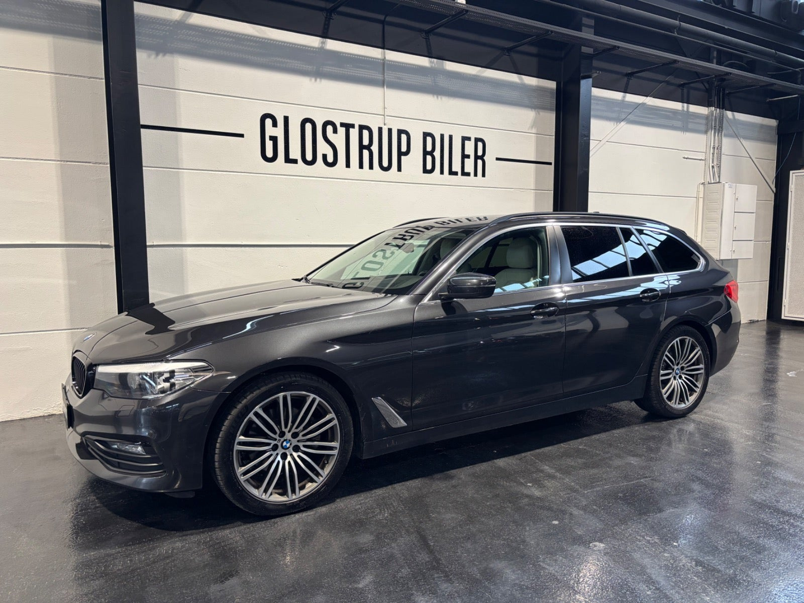 Grå BMW 520d fra 2018
