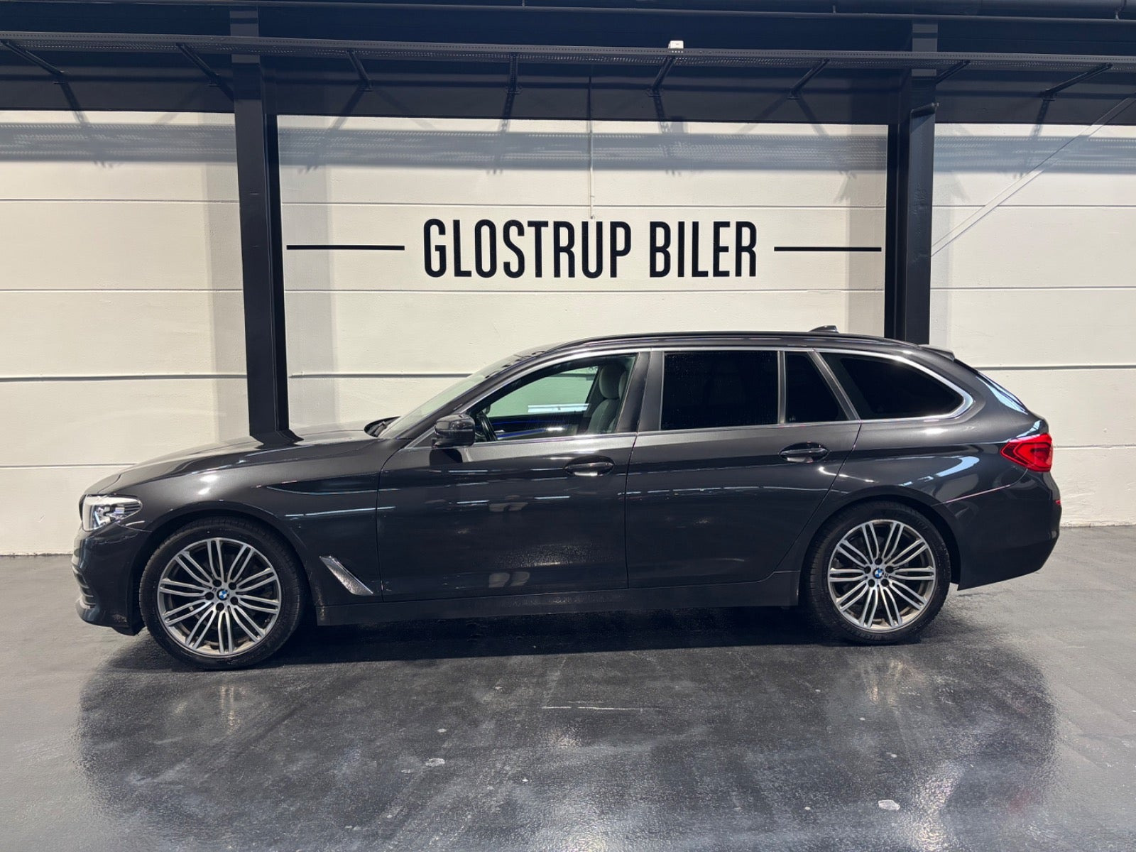 Grå BMW 520d fra 2018
