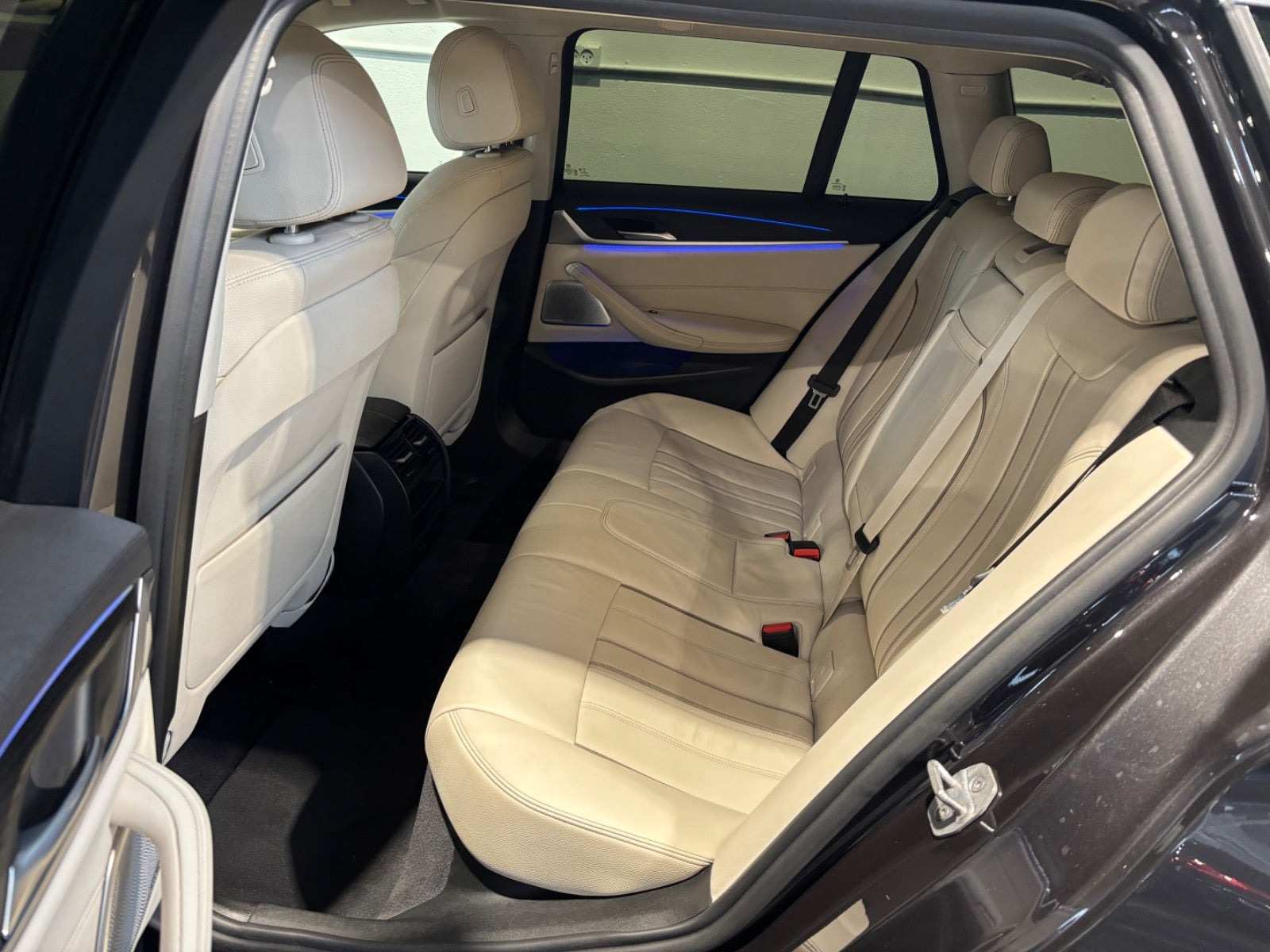Grå BMW 520d fra 2018