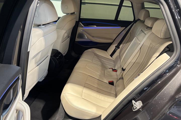 Grå BMW 520d fra 2018