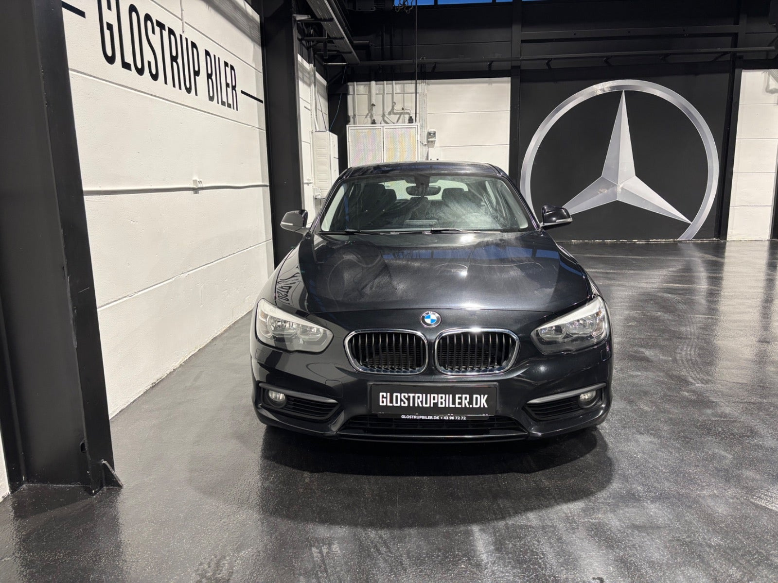 Sort BMW 120i fra 2016