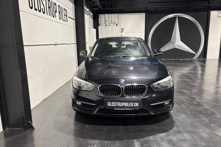 Sort BMW 120i fra 2016