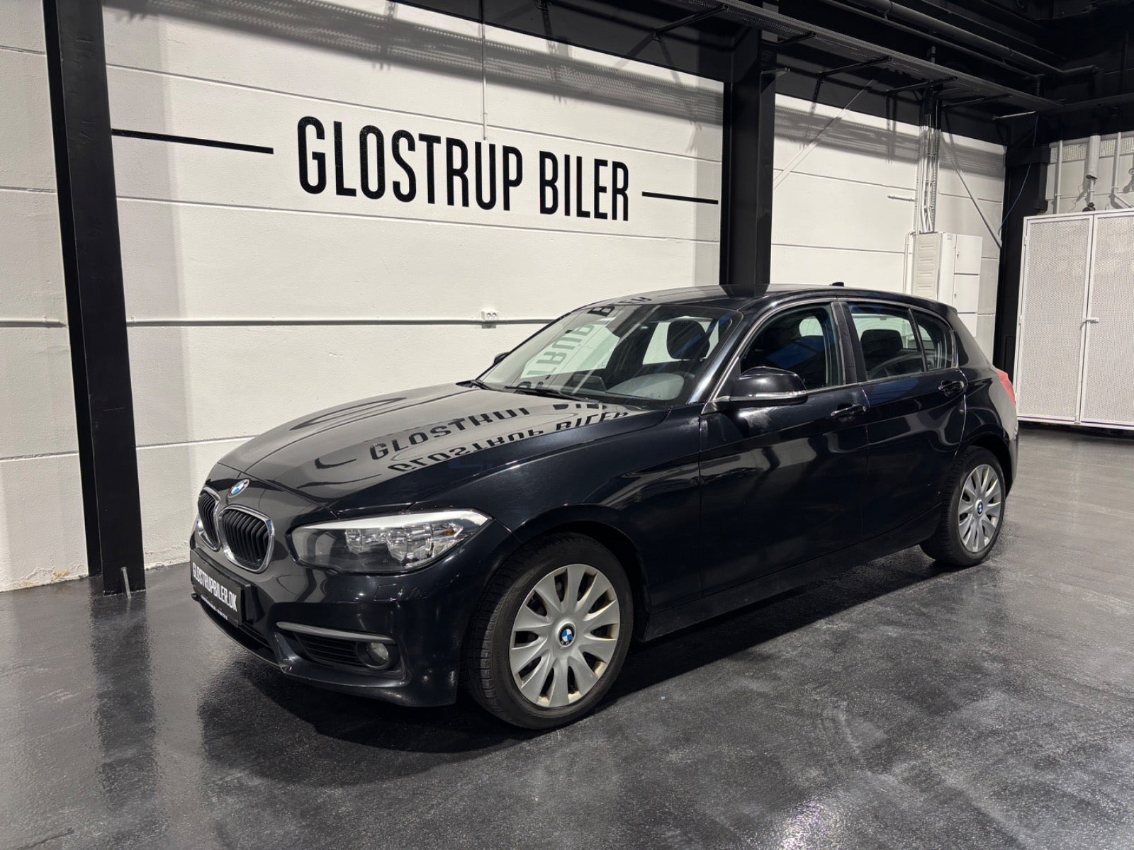 Sort BMW 120i fra 2016