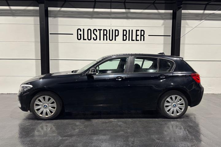 Sort BMW 120i fra 2016