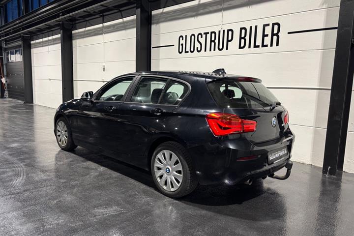 Sort BMW 120i fra 2016