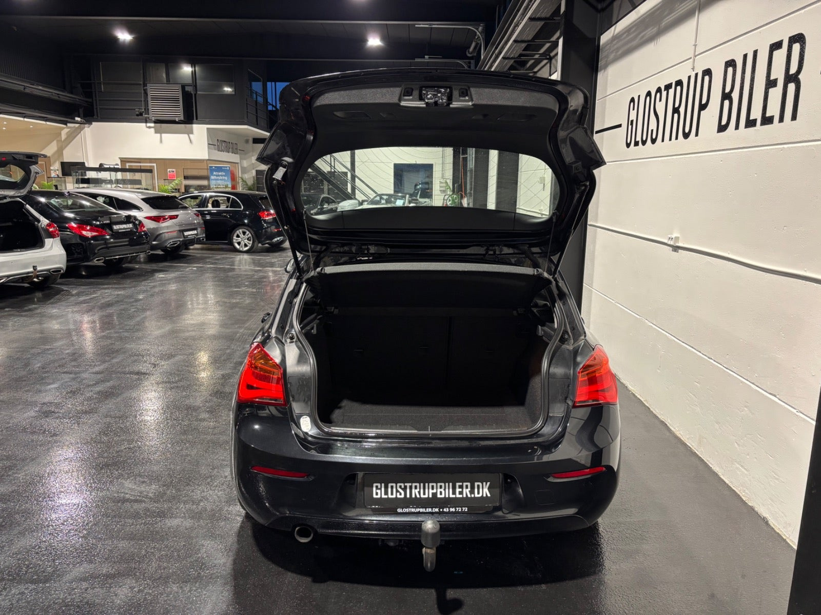 Sort BMW 120i fra 2016