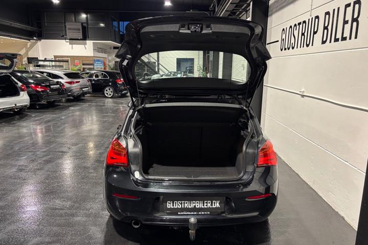 Sort BMW 120i fra 2016