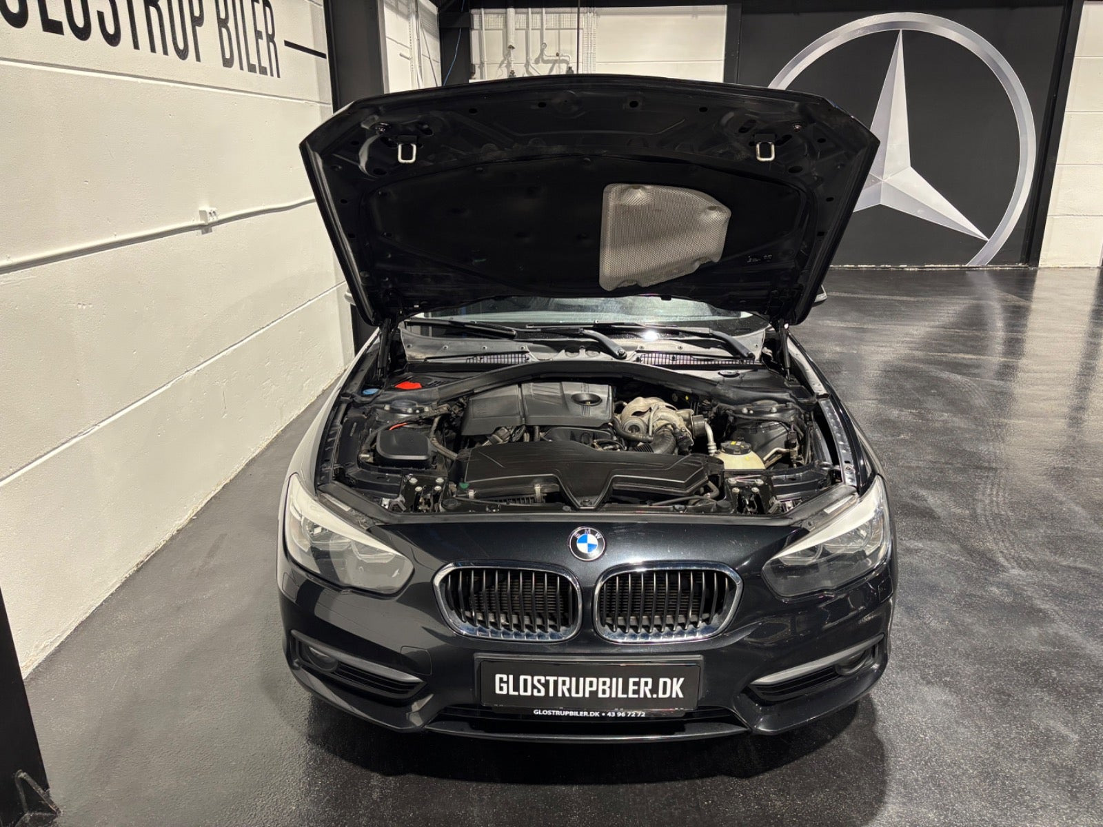 Sort BMW 120i fra 2016