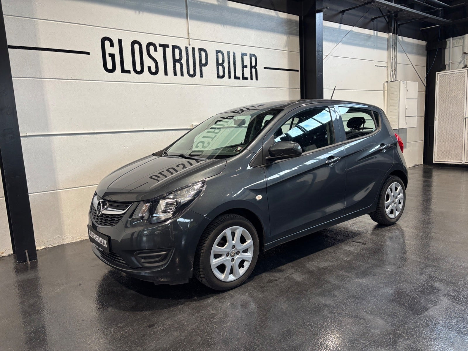 Grå Opel Karl fra 2017