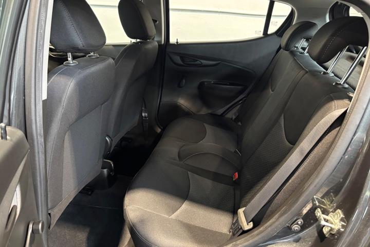 Grå Opel Karl fra 2017