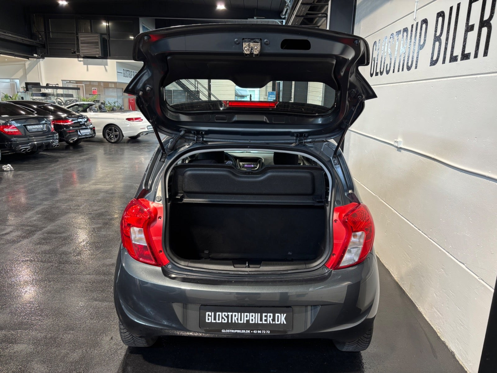 Grå Opel Karl fra 2017