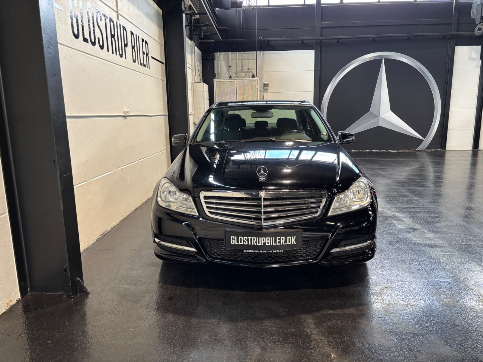 Sort Mercedes C180 fra 2011