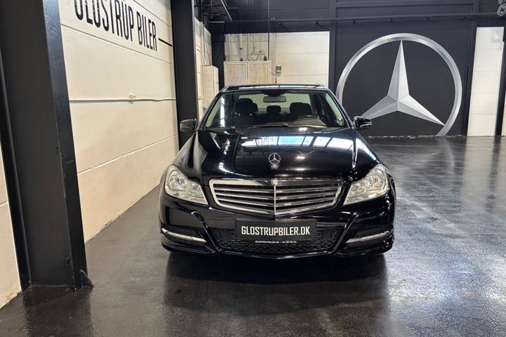 Sort Mercedes C180 fra 2011