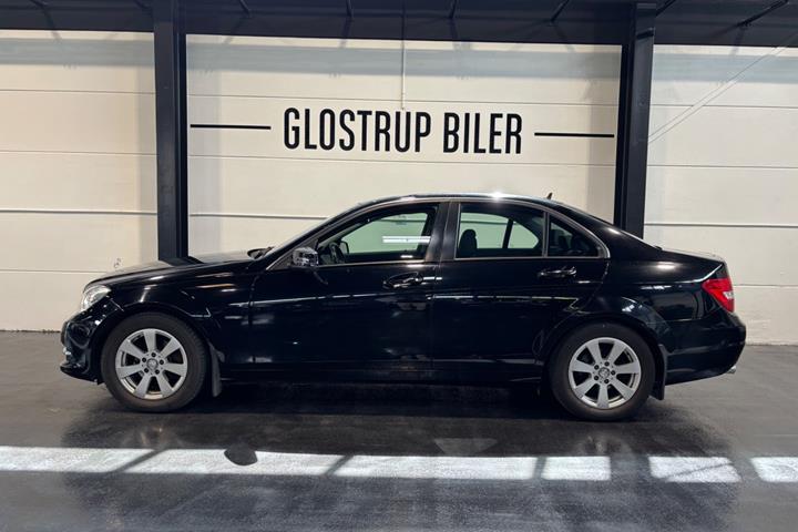Sort Mercedes C180 fra 2011