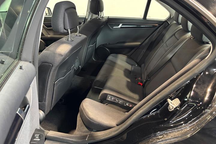 Sort Mercedes C180 fra 2011