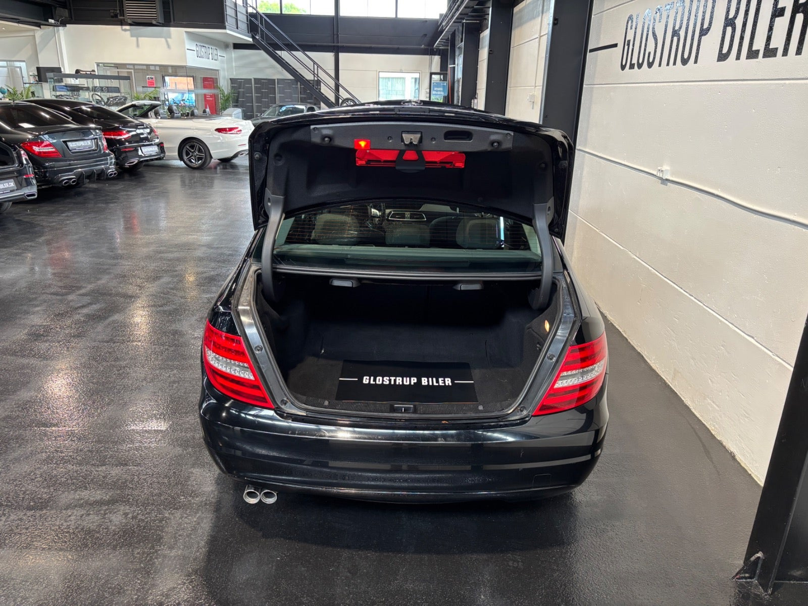 Sort Mercedes C180 fra 2011