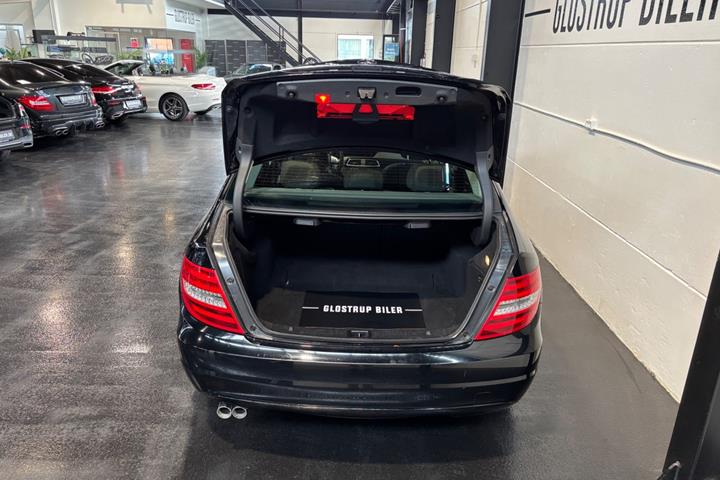 Sort Mercedes C180 fra 2011