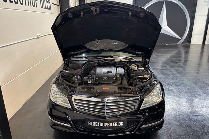 Sort Mercedes C180 fra 2011