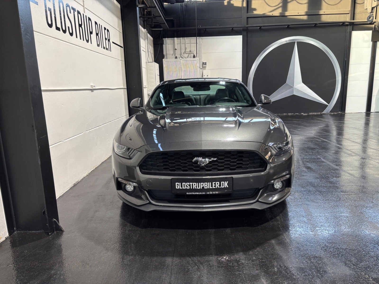 Grå Ford Mustang fra 2016