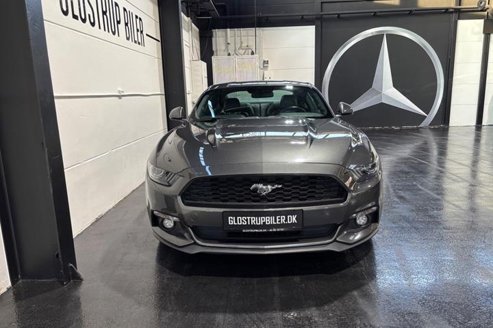 Grå Ford Mustang fra 2016