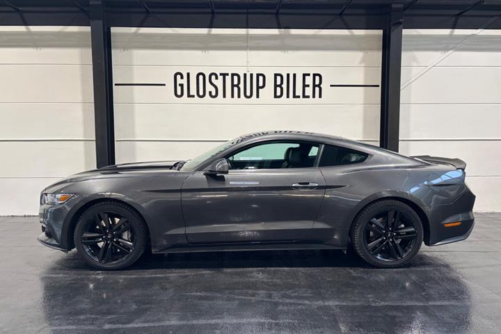 Grå Ford Mustang fra 2016