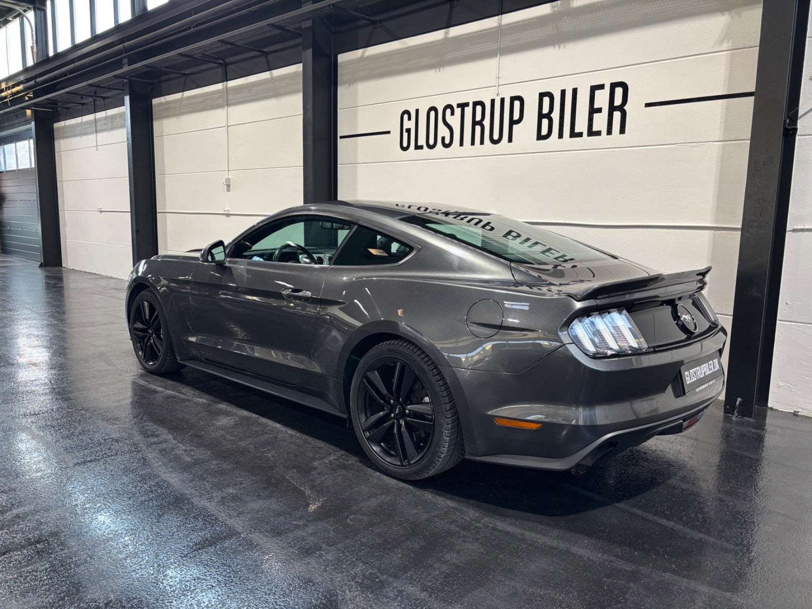 Grå Ford Mustang fra 2016
