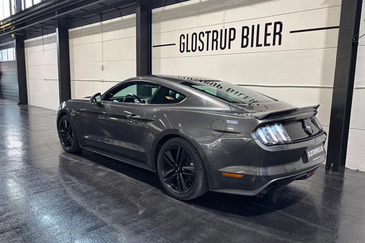 Grå Ford Mustang fra 2016