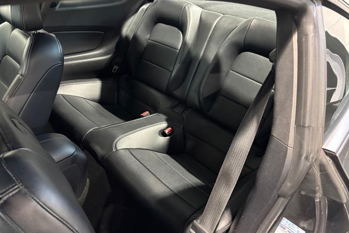 Grå Ford Mustang fra 2016