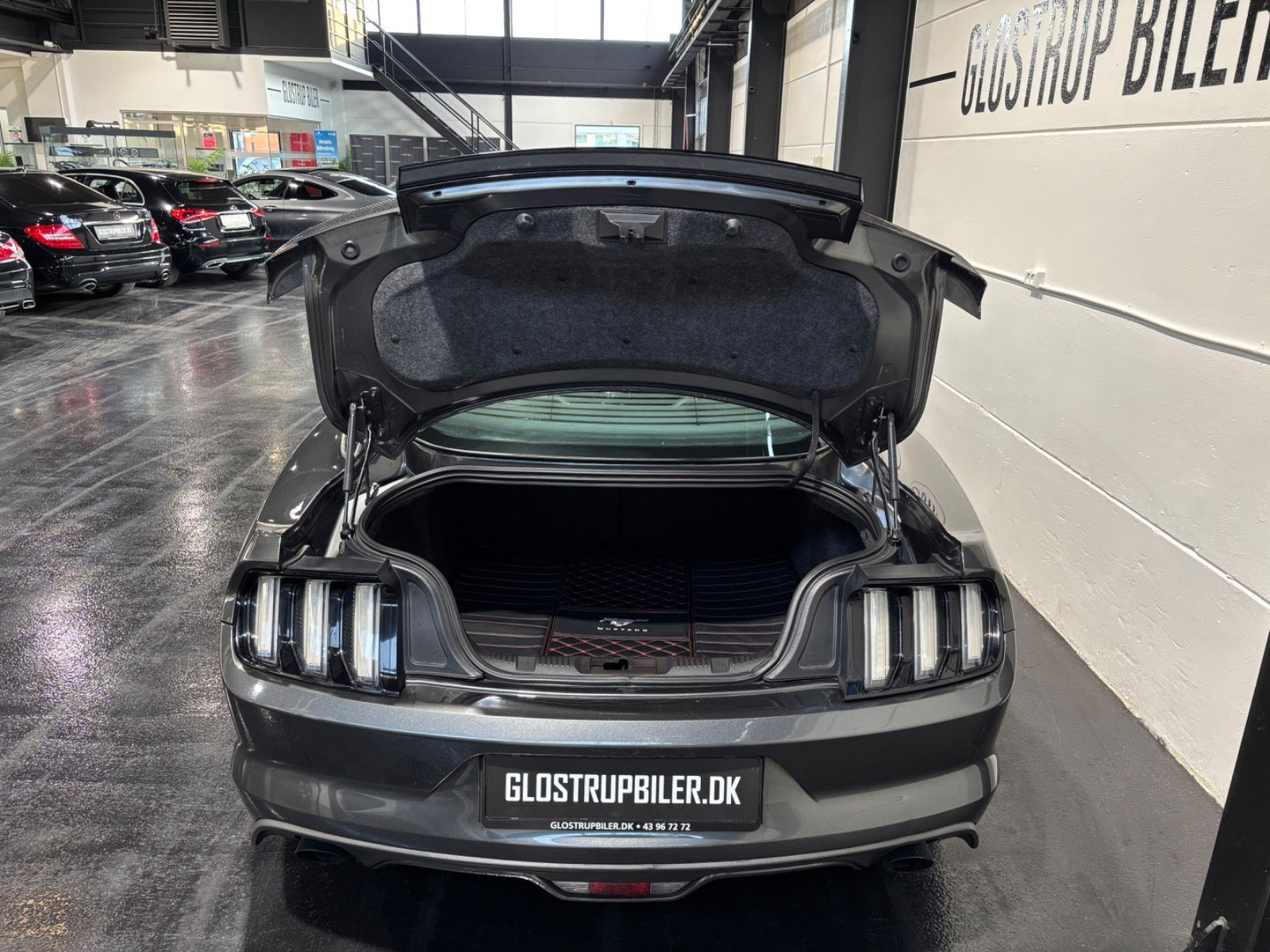 Grå Ford Mustang fra 2016