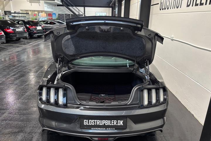 Grå Ford Mustang fra 2016