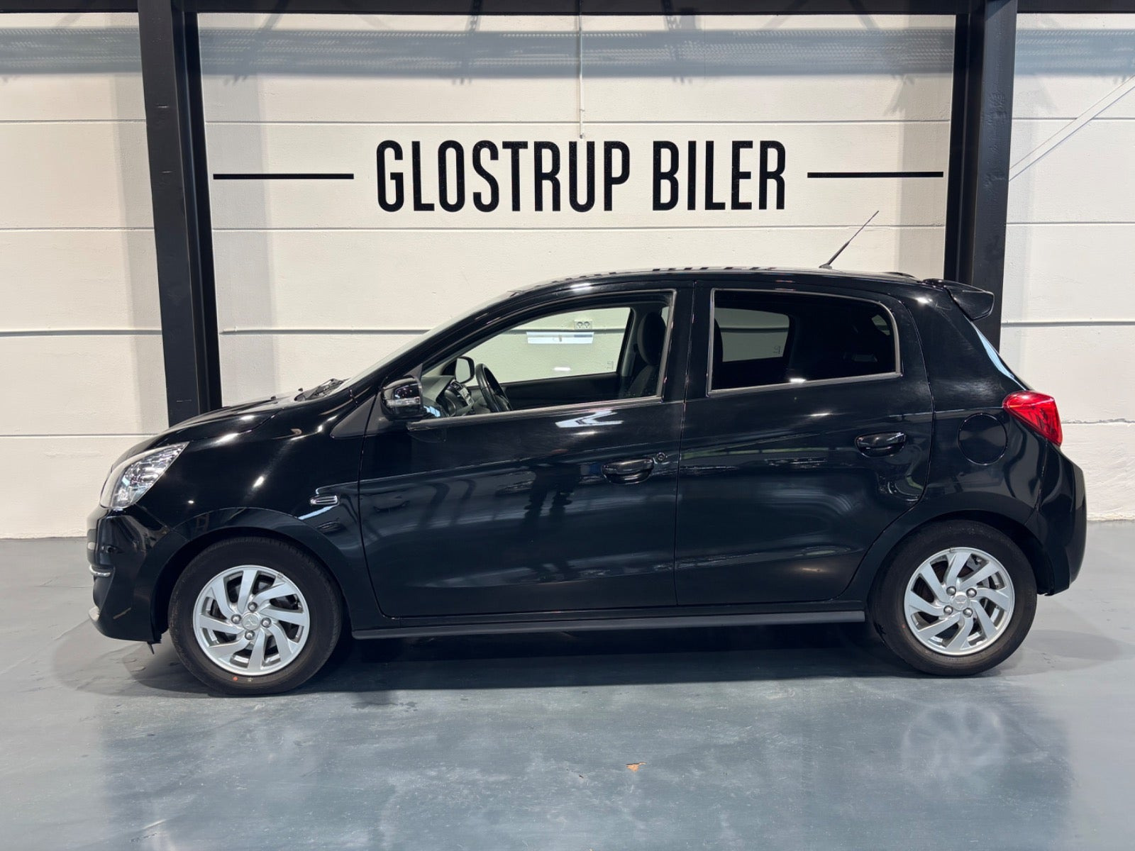 Sort Mitsubishi Space Star fra 2020