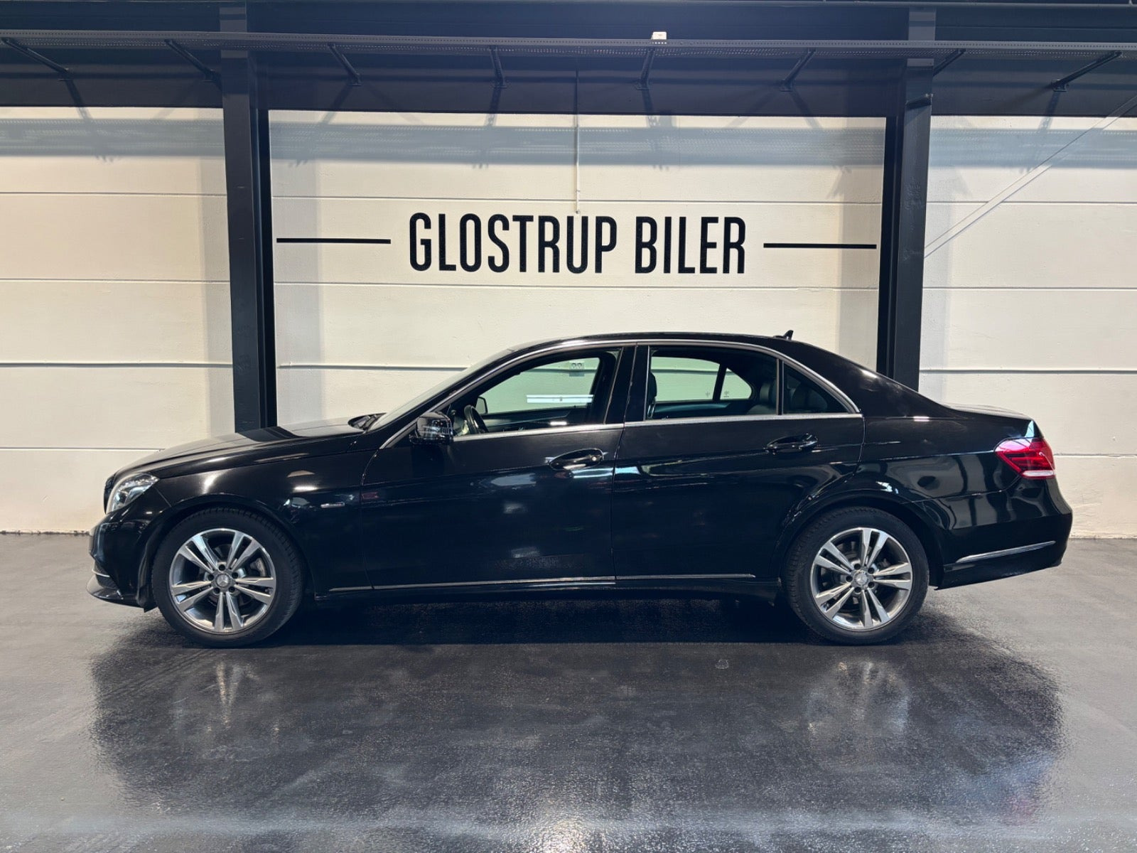 Sort Mercedes E220 fra 2015