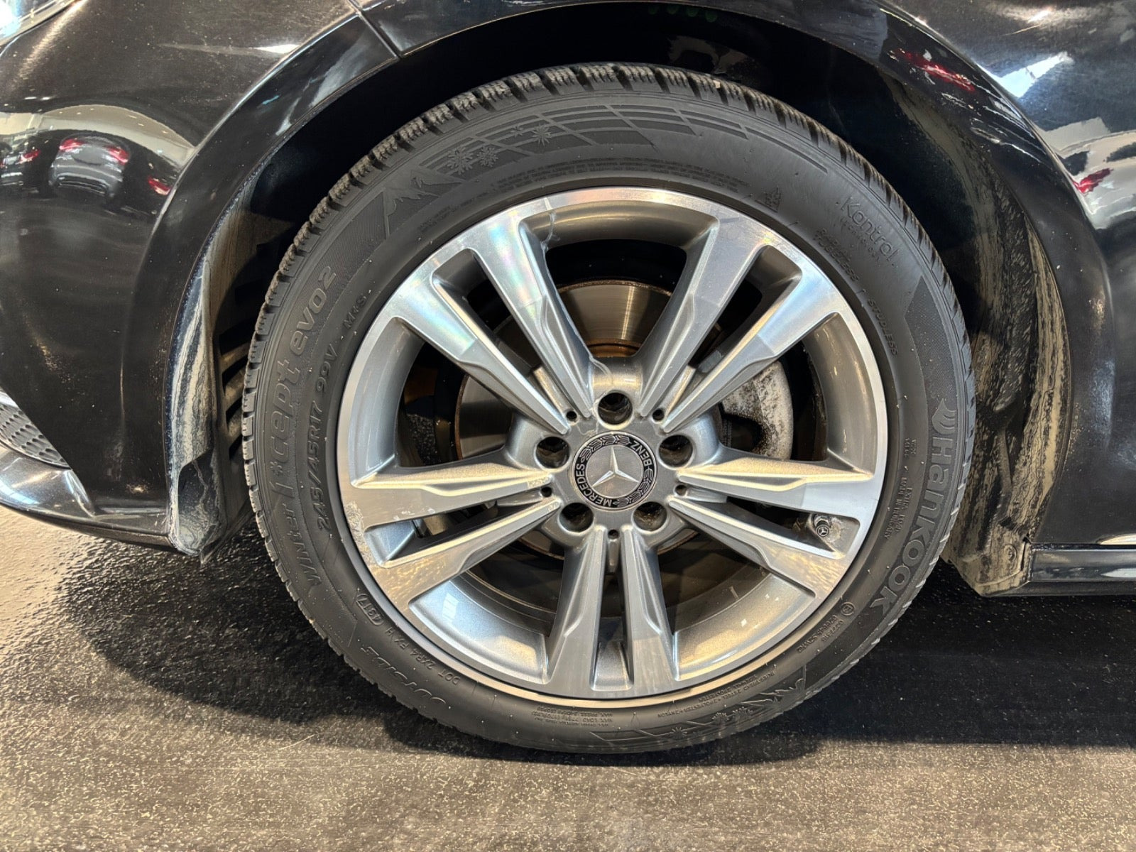 Sort Mercedes E220 fra 2015