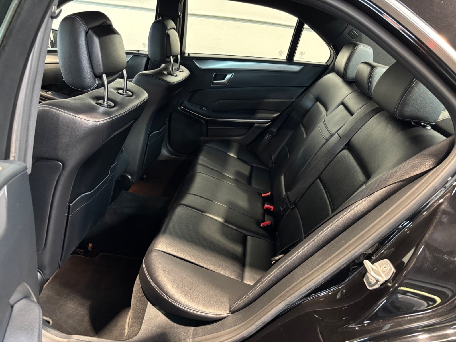 Sort Mercedes E220 fra 2015